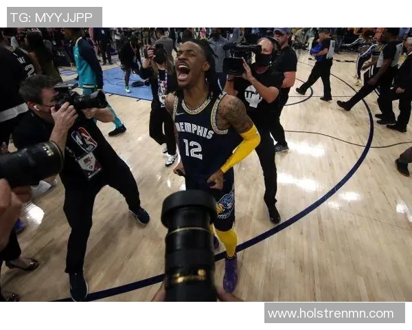 爵士队与灰熊队激战正酣谁能在这场对决中笑到最后